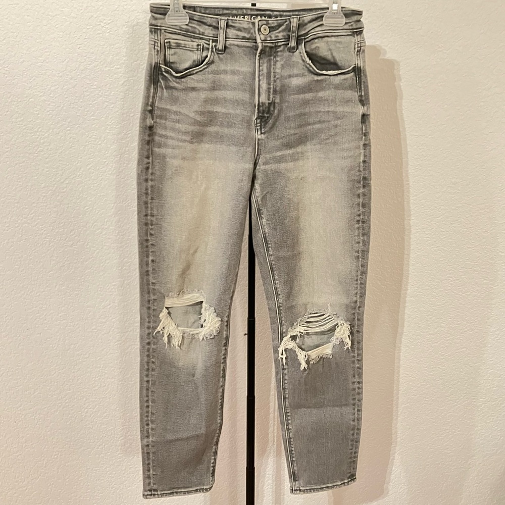 American Eagle | Gray Distressed Mom Jeans